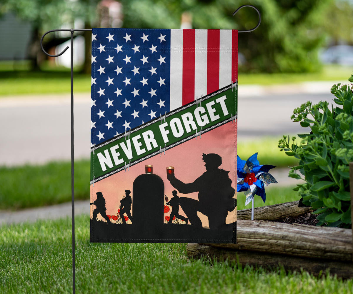 US Soldiers Lest We Never Forget Flag American Flag Remembrance Day Veterans Patriot Merch