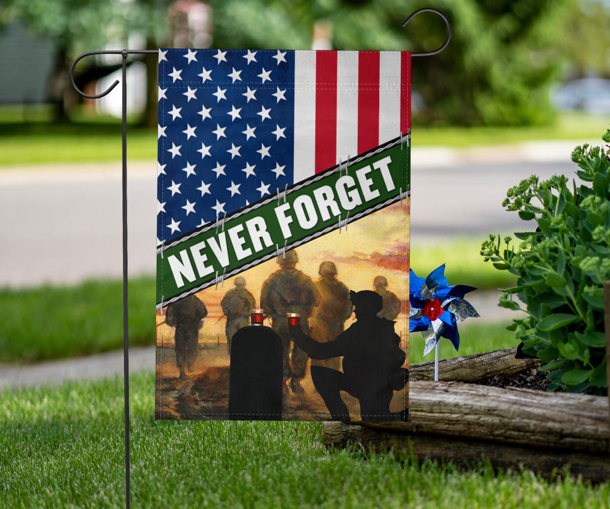 US Soldiers Lest We Never Forget Flag American Flag Veterans Day Ideas Patriot Merch Home Decor