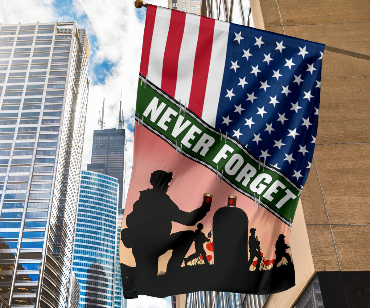 US Soldiers Lest We Never Forget Flag American Flag Remembrance Day Veterans Patriot Merch