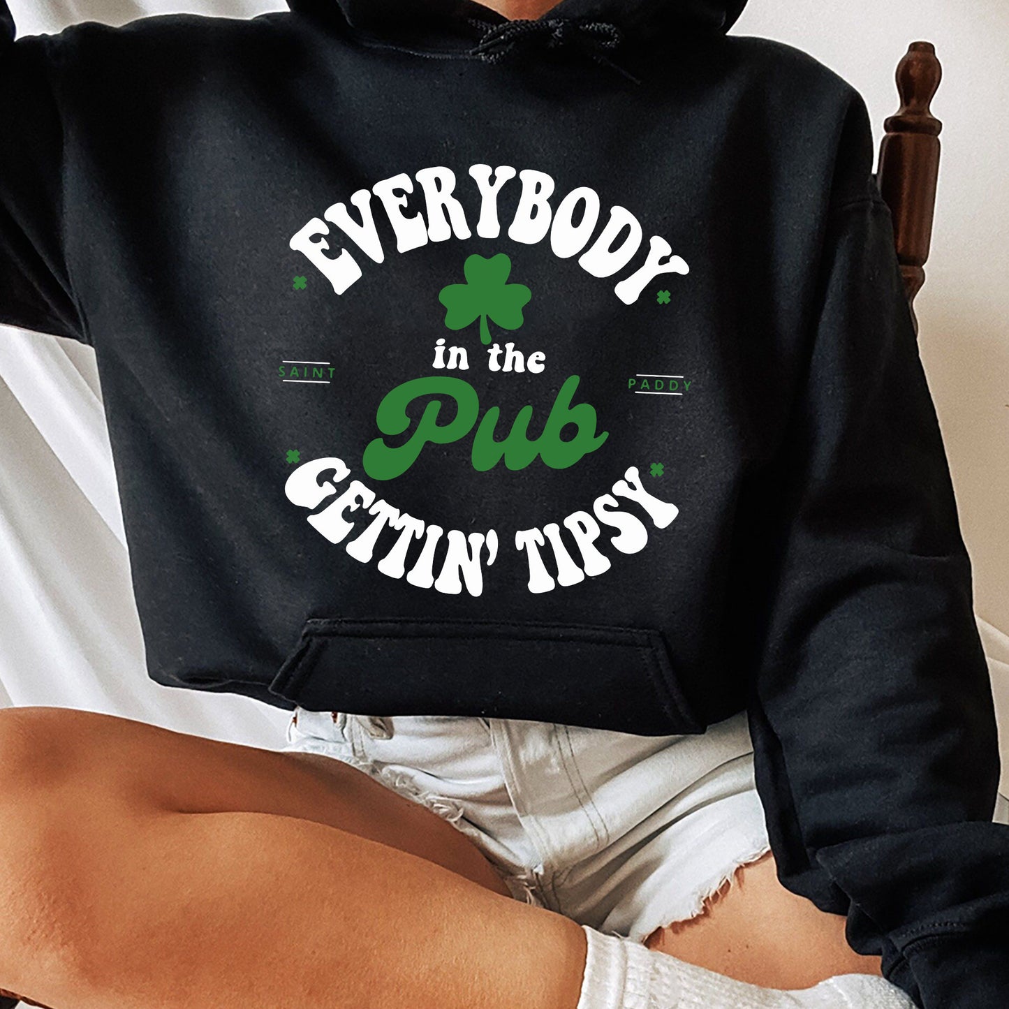 Everybody In The Pub Getting Tipsy Sweatshirt, Funny St Pattys Day Sweatshirt, Cute St Patrick's Day, St. Patrick's Day Gift,IrishSweatshirt