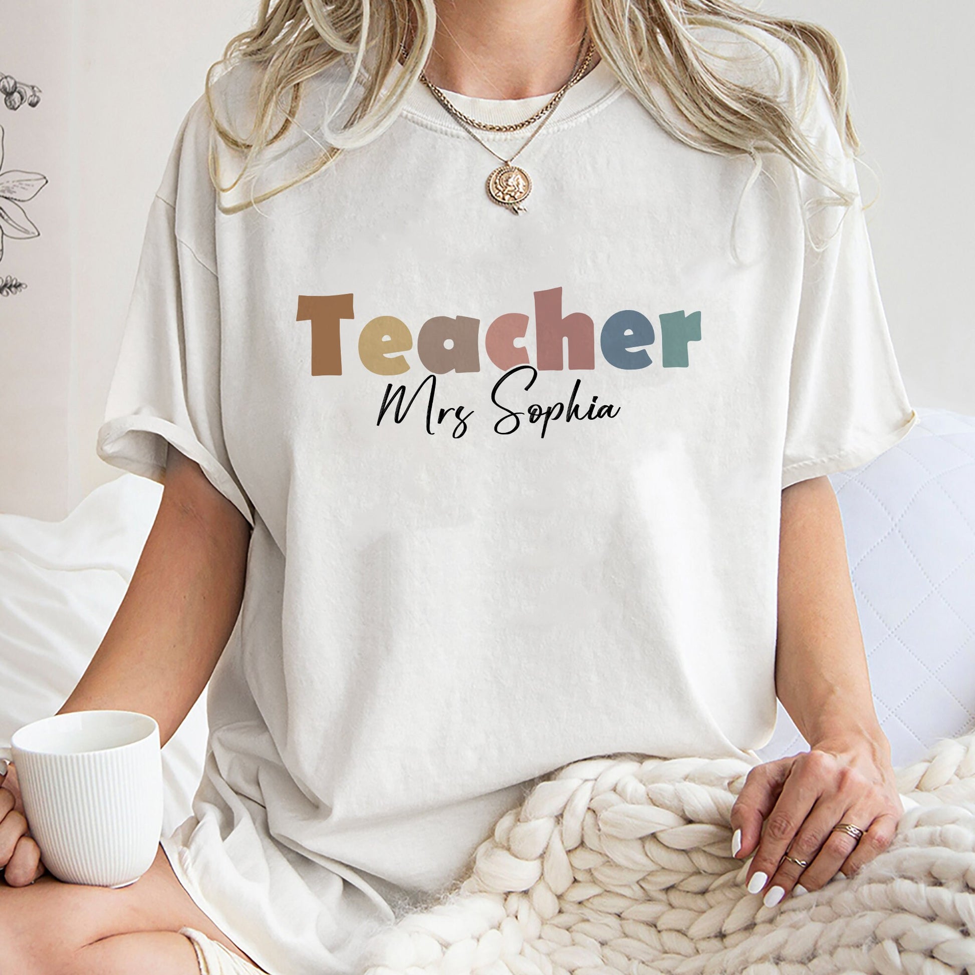 Custom Name Teacher Sweatshirt, Teacher Appreciation gift, Gift for Teacher, Retro Teacher shirt, Teacher Mrs Sweatshirt, Cute Teacher Tee