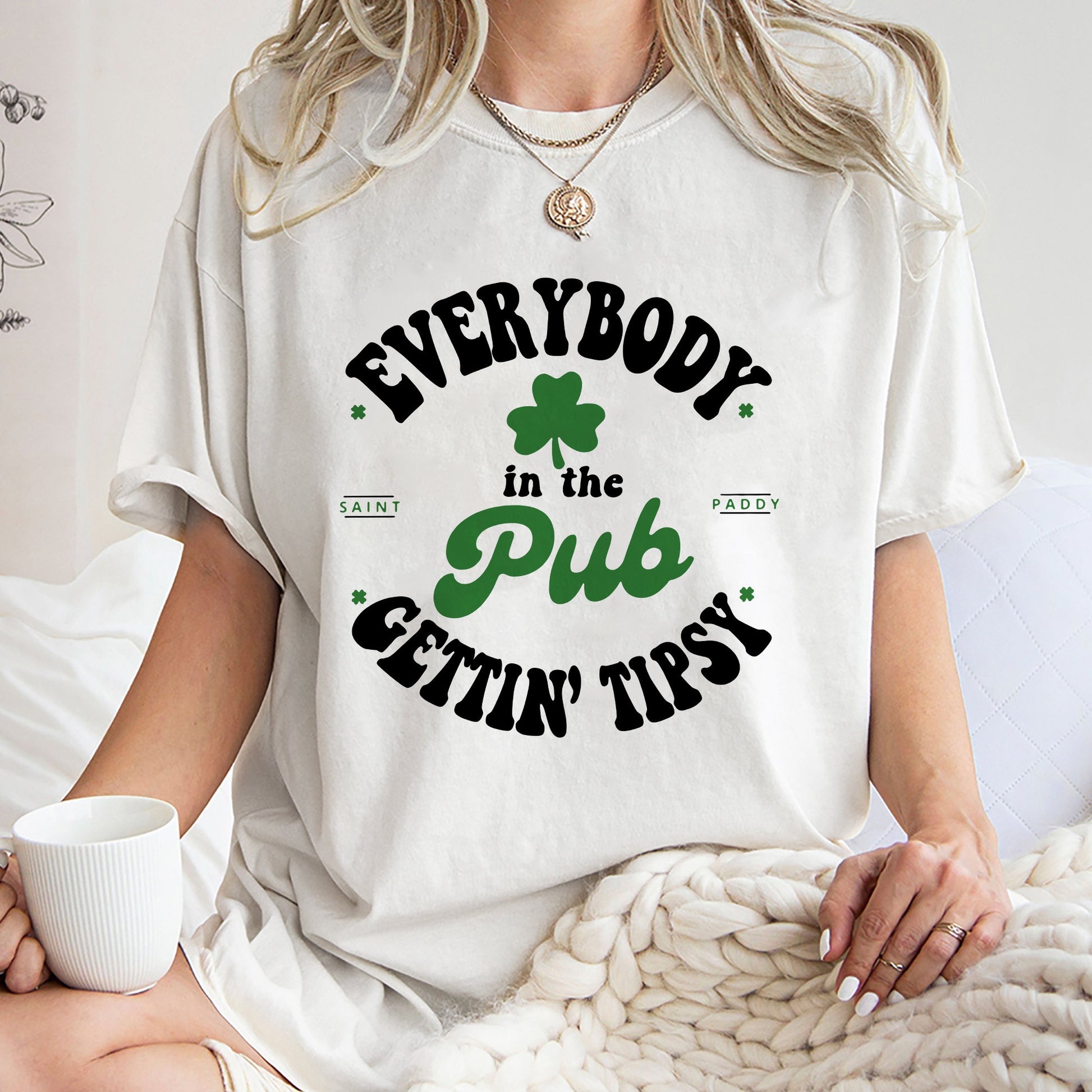 Everybody In The Pub Getting Tipsy Sweatshirt, Funny St Pattys Day Sweatshirt, Cute St Patrick's Day, St. Patrick's Day Gift,IrishSweatshirt