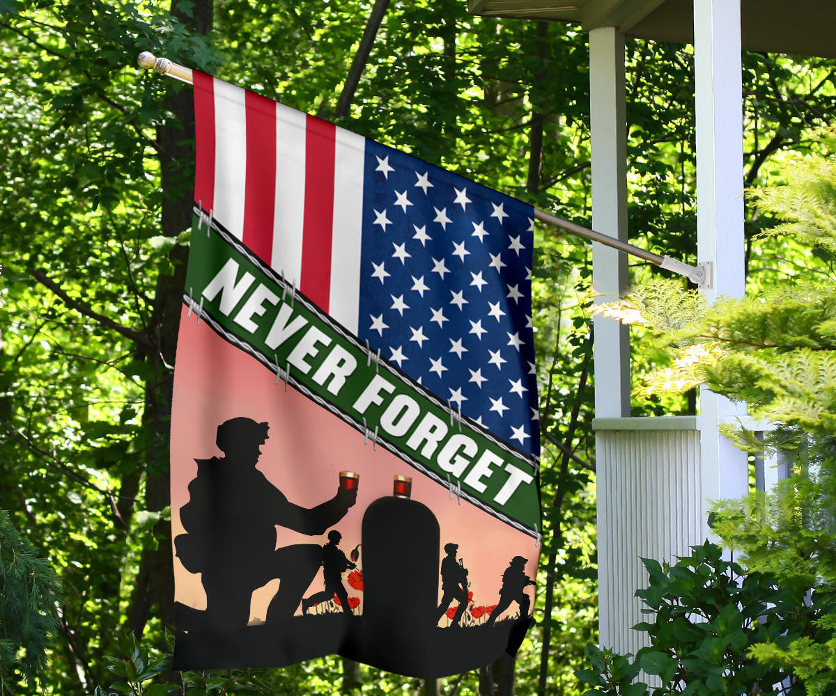 US Soldiers Lest We Never Forget Flag American Flag Remembrance Day Veterans Patriot Merch