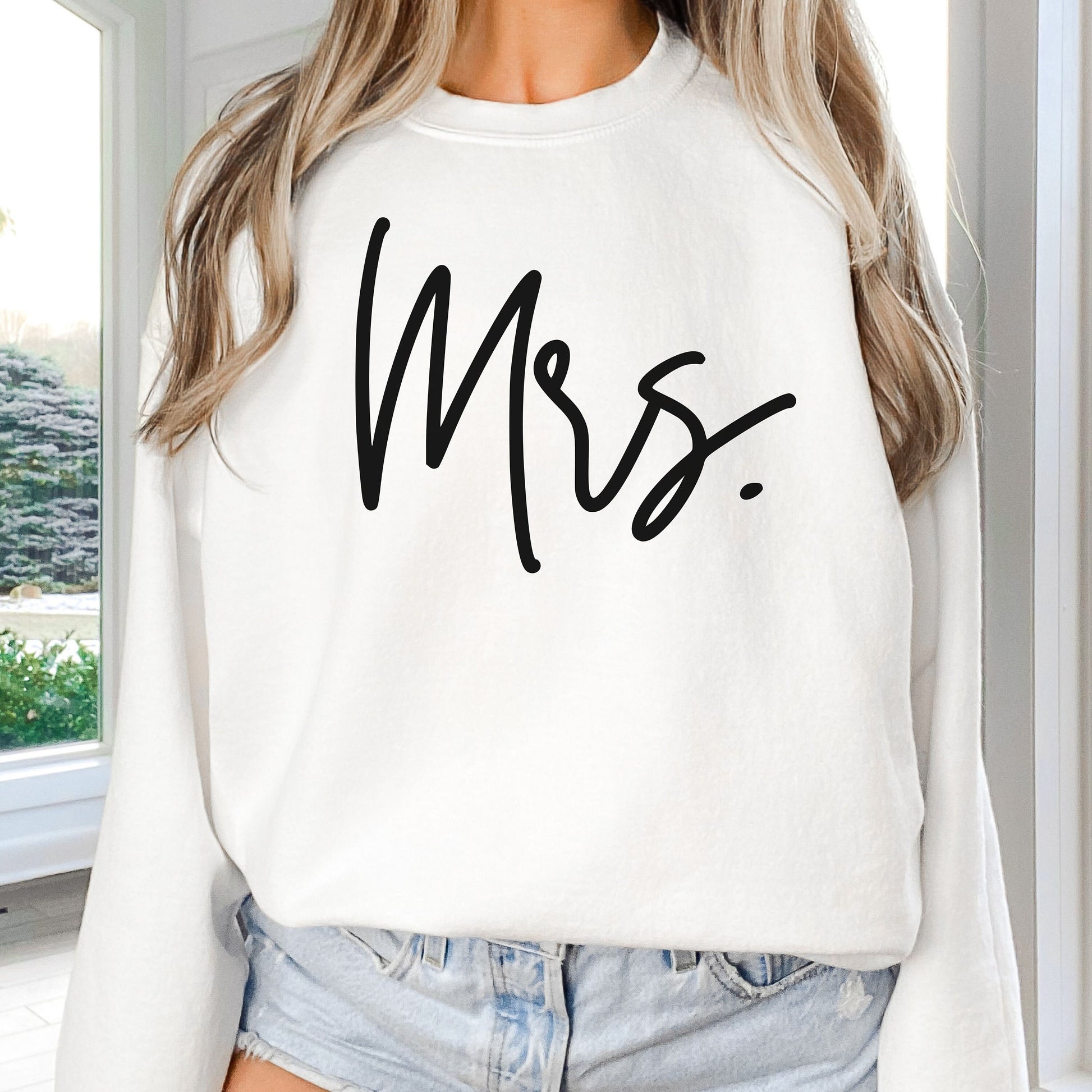 Custom Mr and Mrs Sweatshirts, Matching Bride and Groom Sweatshirt, Mrs Last Name Sweatshirt, Bride and Groom Personalized Sweatshirt 2M