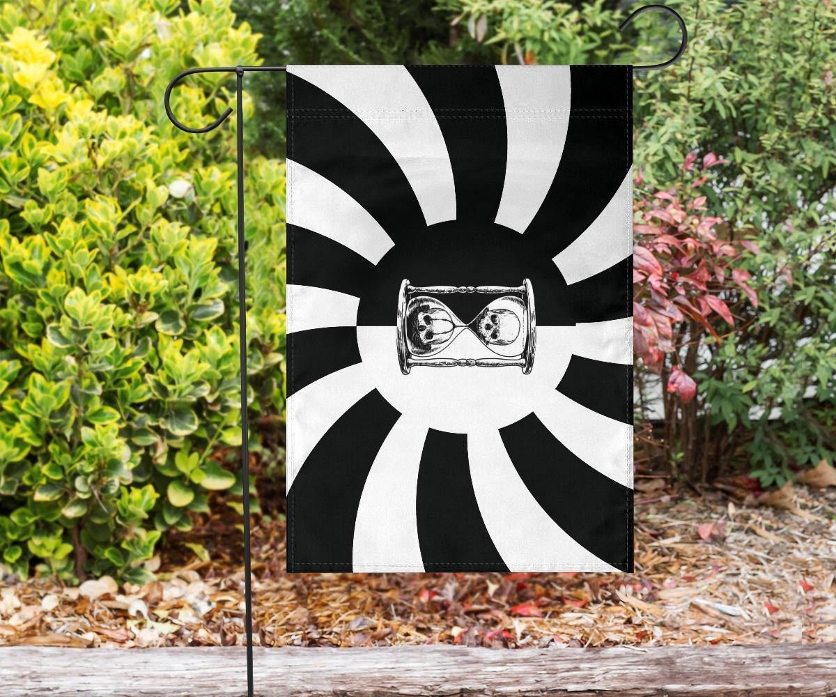 Unus Annus Flag Black &amp White Hypnosis Spiral Skull Flag Halloween Gifts Family Presents