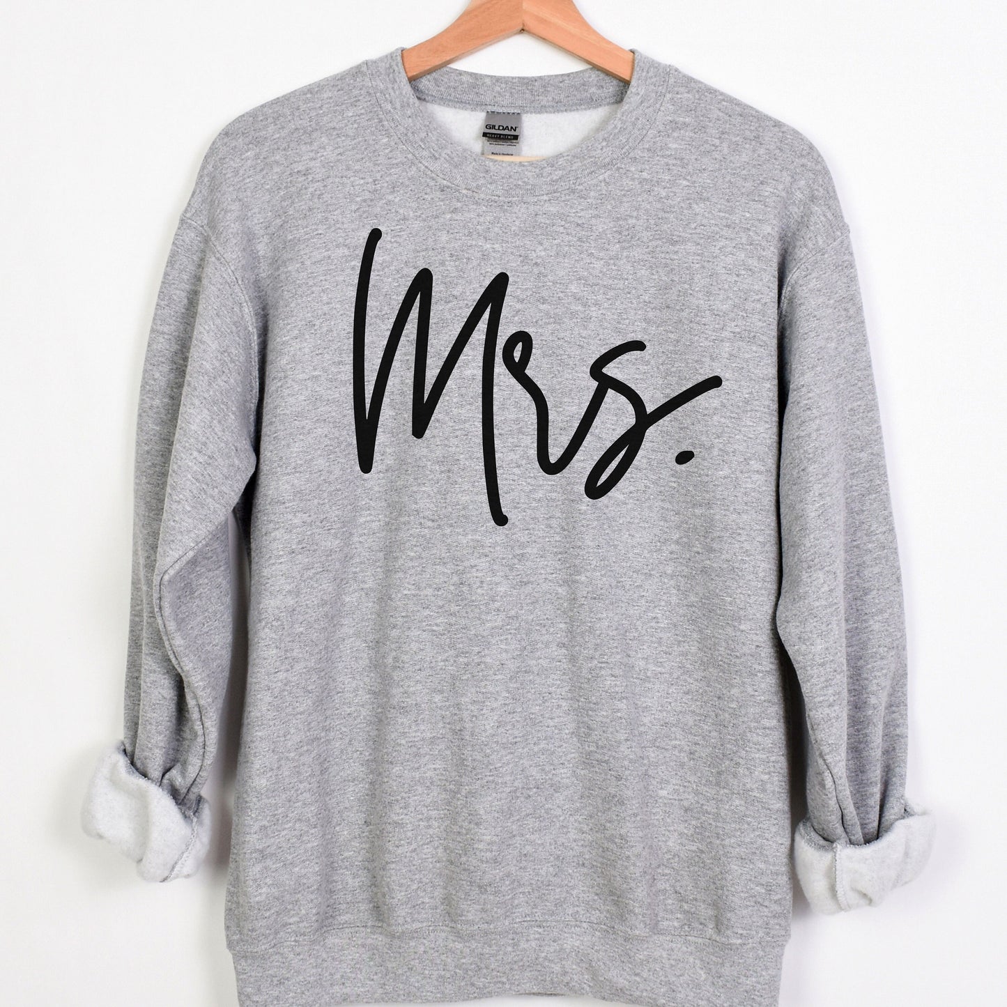 Custom Mr and Mrs Sweatshirts, Matching Bride and Groom Sweatshirt, Mrs Last Name Sweatshirt, Bride and Groom Personalized Sweatshirt 2M