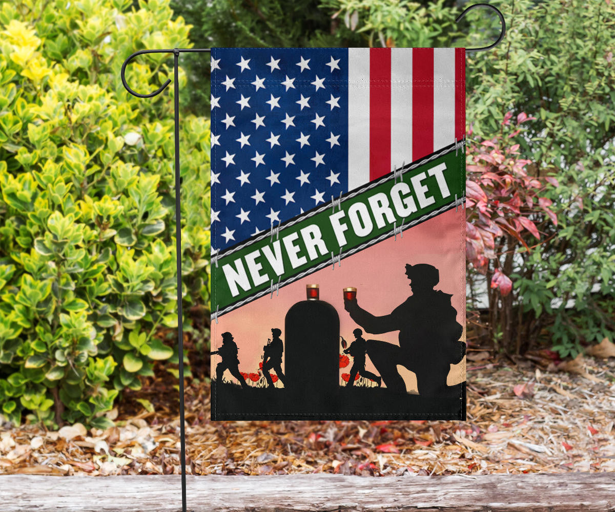 US Soldiers Lest We Never Forget Flag American Flag Remembrance Day Veterans Patriot Merch