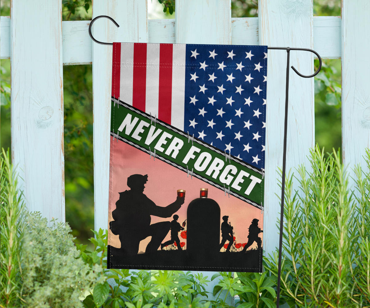 US Soldiers Lest We Never Forget Flag American Flag Remembrance Day Veterans Patriot Merch