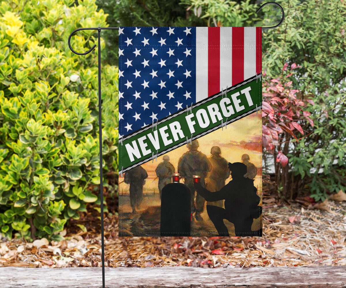 US Soldiers Lest We Never Forget Flag American Flag Veterans Day Ideas Patriot Merch Home Decor