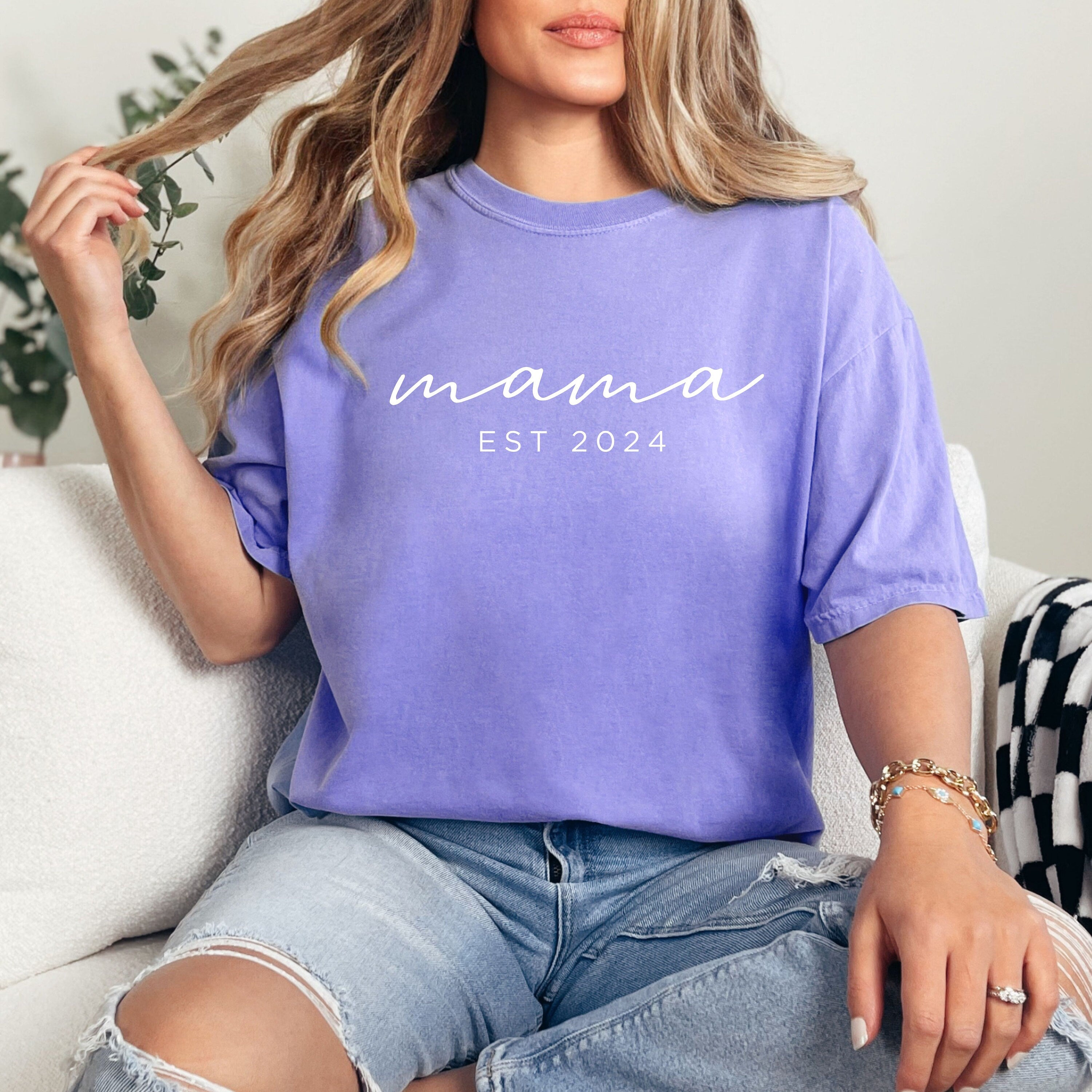 Mama Est 2024 Shirt, Gift for Mom, Cool Mom, Pregnancy Announcement